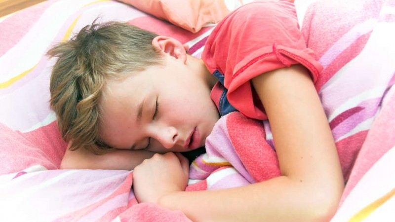Enuresi notturna: perché il bambino fa la pipì a letto?